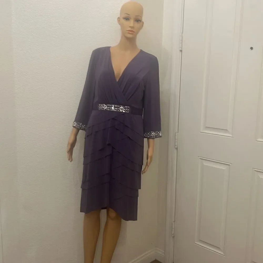 Alex Evenings Dress Size 12 V Neck Slimming Tiered Rhinestone Gems 3/4 Sleeves
